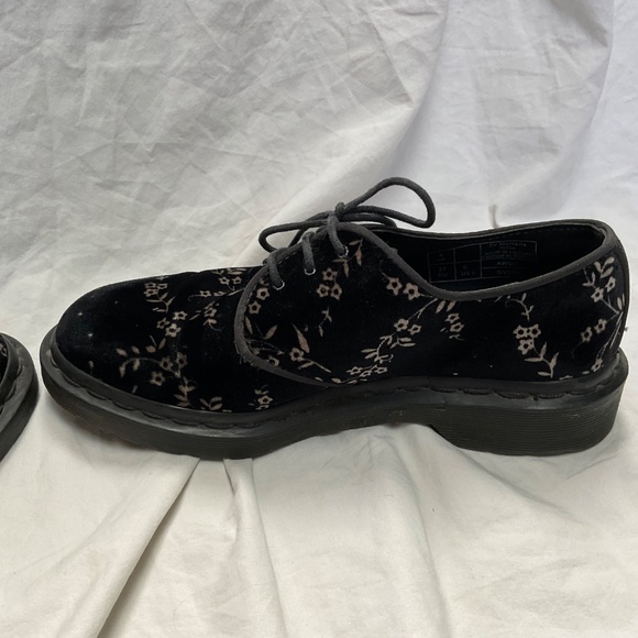 Dr Martens Black Velvet Patterned Vegan Oxfords (women’s size 6) - Picture 6 of 8